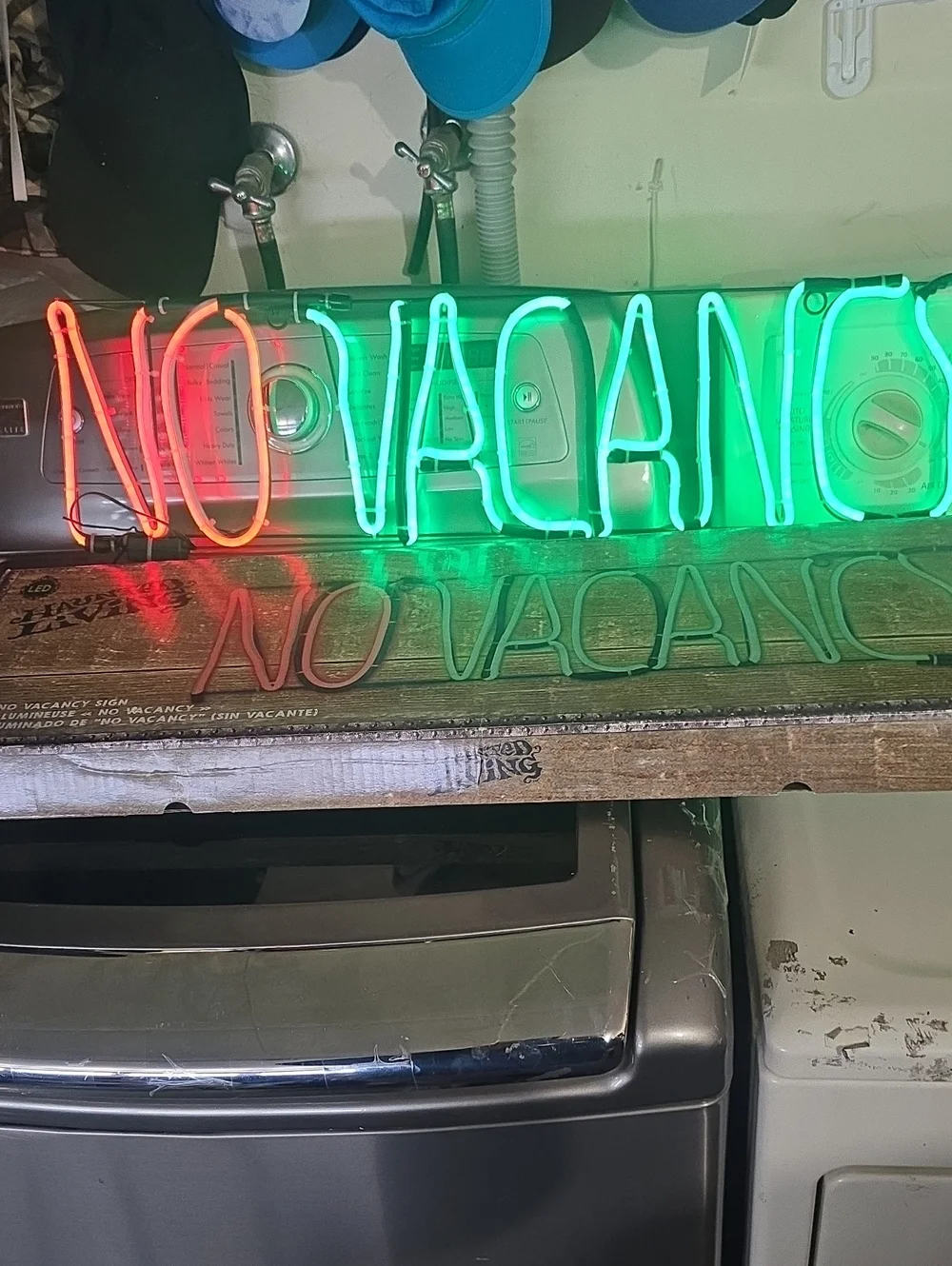 No Vacancy Neon Sign - Red and Green LED Holiday Decor